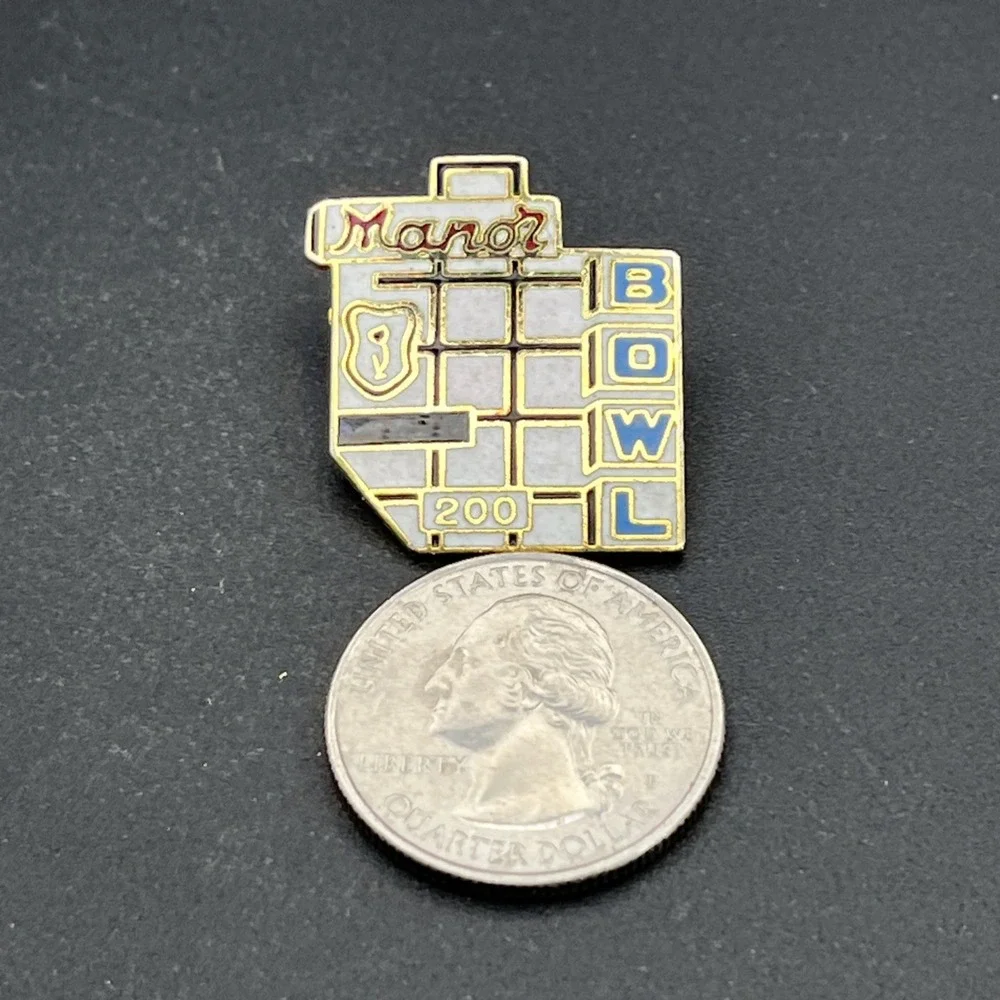 Manor Bowl 200 Award Bowling Lapel Hat Pin‎